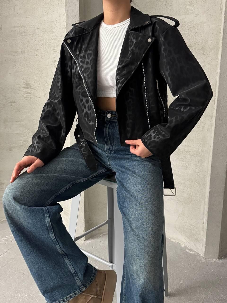 siyah leopar detaylı ceket